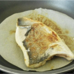 hacer pescado a la plancha