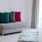Cómo colocar cojines decorativos